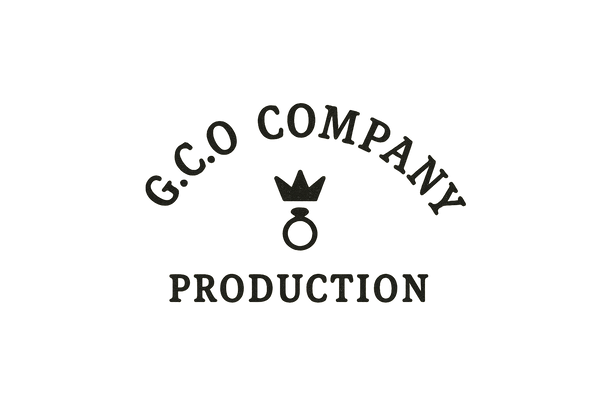 logo para tienda online de ropa y accesorios nombre: G.C.O Company production semi arqueado sin color de fondo letra de color negro estilo maquina de escribir con una corona y un anillo pequeñito en el centro del semi arco